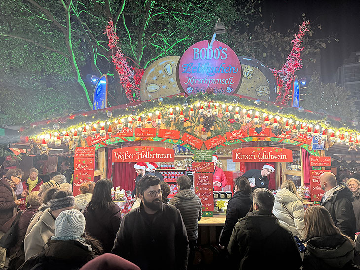 Bodo's Lebkuchen & Kirschglühwein in der Sendlinger Straße Höhe Hofstatt   (©Foto: Marikka-Laila Maisel)